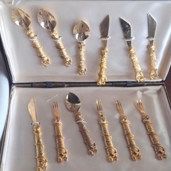 Vintage CHARCUTERIE & APPETIZER Dainty Gold Tone Forks Knives- In Original Boxes - Picture 1 of 4